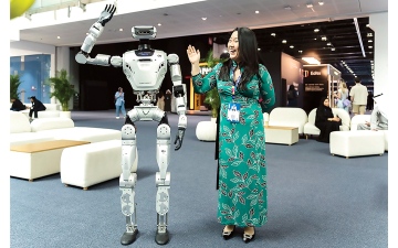 الصورة: مشاركون في قمة&nbsp;&laquo;بريدج 2025&raquo;: شكراً محمد بن زايد