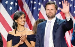 الصورة: نائب الرئيس الأميركي يسخر من ادعاءات &laquo;الصراخ في وجه زوجته&raquo;