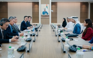 الصورة: عبدالله بن زايد ووزير الخارجية الصيني يؤكدان في بيان مشترك على عمق الشراكة الاستراتيجية الشاملة بين البلدين