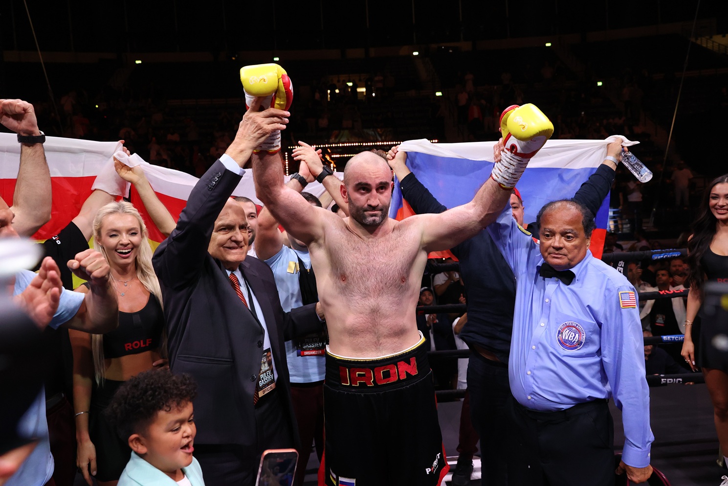 غاسييف يتوج بلقب رابطة الملاكمة العالمية للوزن الثقيل بـ «ضربة قاضية» في دبي