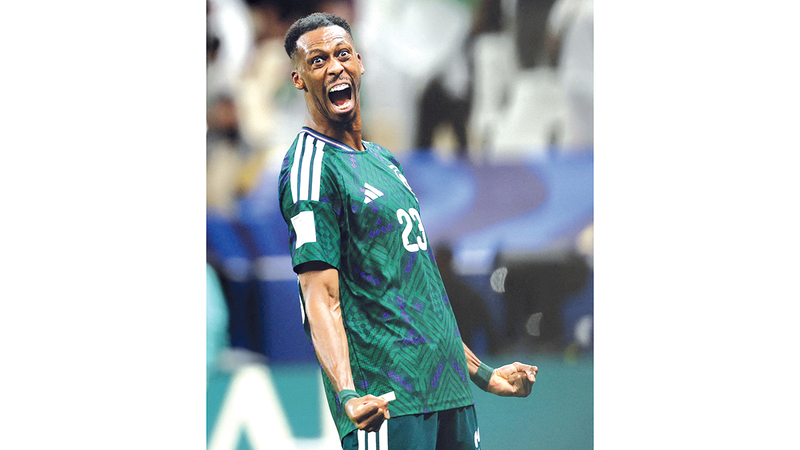 نجم وسط المنتخب السعودي محمد كنو. رويترز