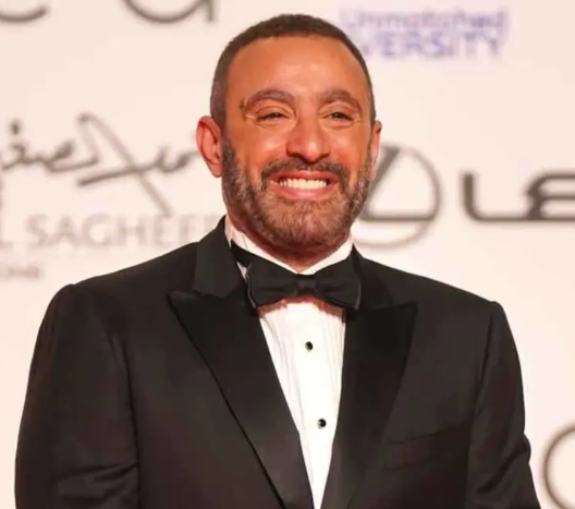 بشّره بـ «أجرٍ عظيم» لصبره.. مفتي مصري: التنمّر على أحمد السقا إثمٌ مبين