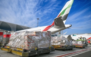 الصورة: "طيران الإمارات و"دبي الإنسانية" تُطلقان جسراً جوياً إلى سريلانكا لنقل أكثر من 100 طن من المساعدات الإغاثية