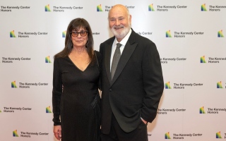 الصورة: العثور على جثة مخرج أميركي وزوجته في ظروف غامضة