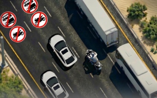 الصورة: شرطة الشارقة تسجل أكثر من 30 ألف مخالفة لعدم الالتزام بالمسارات المخصصة