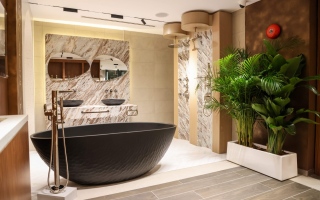 الصورة: "انتيريرز الإمارات" تكشف عن مجموعة "أترموست" الجديدة لموسم الأعياد