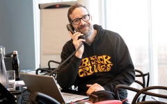 الصورة: موظف ببنك أميركي يترك عمله ليسهم في إنقاذ مجتمعات إفريقية