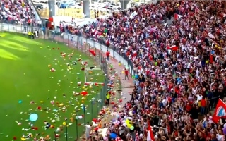 الصورة: جماهير زاخو العراقي تتوج بجائزة (ذا بيست) للمشجعين من (فيفا)