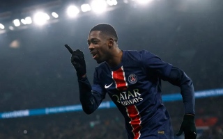 الصورة: ديمبلي يتوج بجائزة "ذا بيست" لأفضل لاعب في العالم لعام 2025