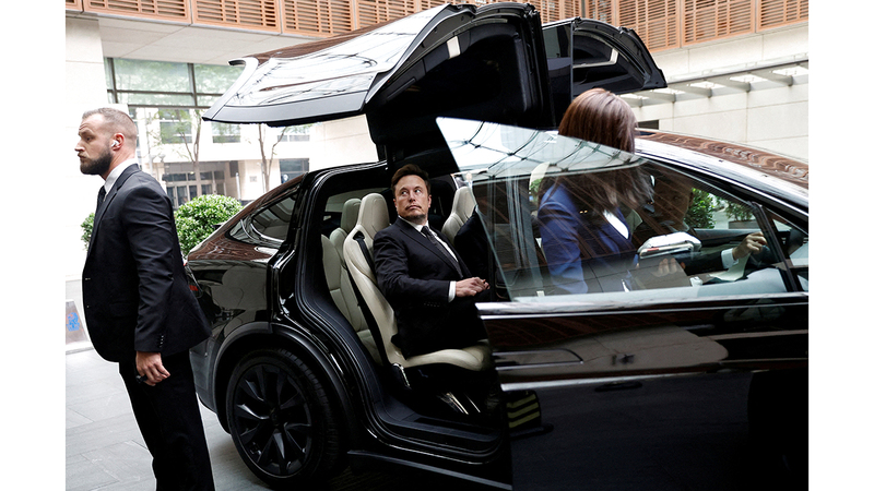 ثروة إيلون ماسك الصافية تحلّق بـ 677 مليار دولار