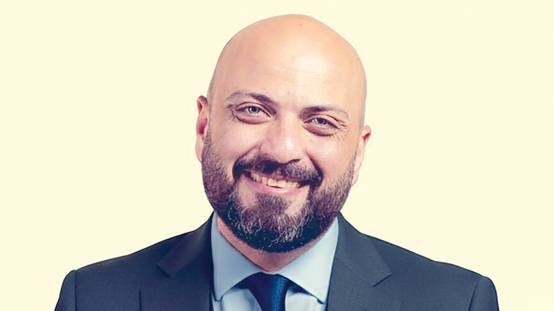 معتصم عبدالله: التعليم المتطور يقوم على شراكة ثلاثية بين الطالب والمدرسة والأسرة.