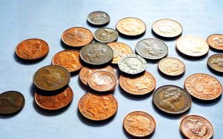 الصورة: &laquo;السنت&raquo; بملايين الدولارات.. هواة يحوّلون عملة منسية إلى كنز