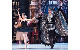 الصورة: &laquo;سوان ليك&raquo; على مسرح القرية العالمية من اليوم