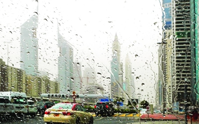 الصورة: طقس الإمارات غداً.. انخفاض ملحوظ في درجات الحرارة مع أمطار مختلفة الغزارة