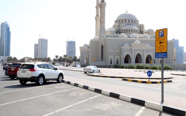 الصورة: إعفاء مستخدمي المواقف العامة في الشارقة من الرسوم حتى غدٍ الجمعة