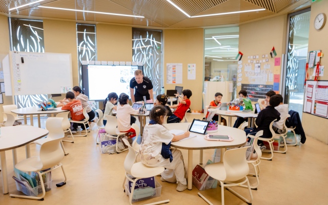 الصورة: بعد تغيير موعد صلاة الجمعة.. تعديل دوام المدارس الخاصة في دبي أيام الجمعة اعتباراً من 9 يناير المقبل