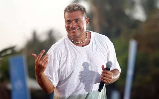 الصورة: عمرو دياب يتصدّر قائمة أكثر فناني المنطقة استماعاً عالمياً في 2025