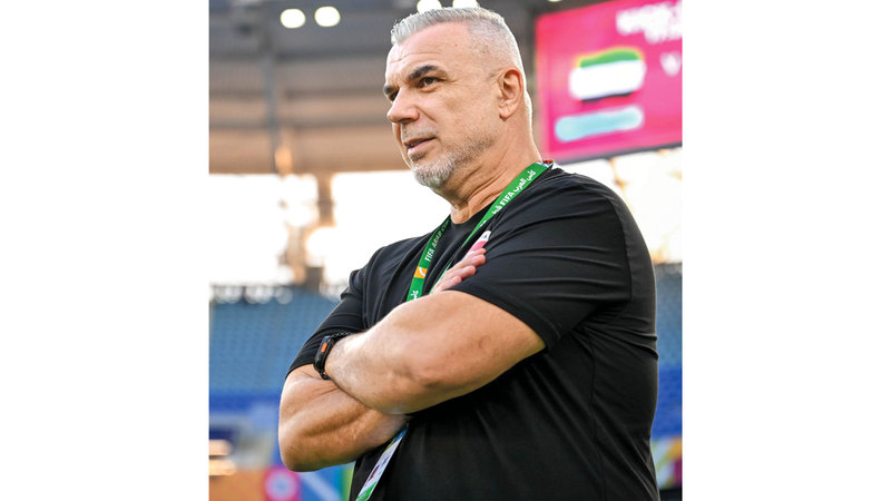 كوزمين تعرض لانتقادات فنية خلال مشاركة المنتخب الوطني في بطولة كأس العرب. من المصدر