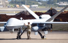 الصورة: &laquo;خطوط نقل المعدات&raquo; تحقق أرباحاً طائلة لشركات الصناعات العسكرية