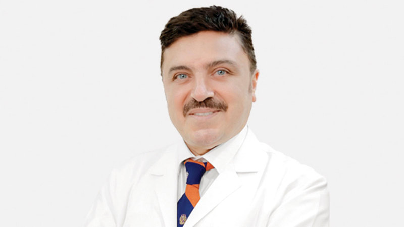 الدكتور عبدالرزاق جرعتلي:  ثقب الأذن والأنف ازداد بشكل ملحوظ، ويجب إجراؤه في مكان مرخص بإشراف مختص.