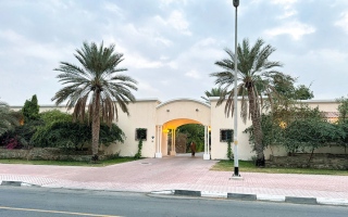 الصورة: منذ 35 عاماً.. منزل في دبي بلا باب يستقبل الزوار والسياح ويكرم المساكين