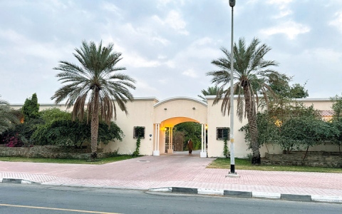 الصورة: منذ 35 عاماً.. منزل في دبي بلا باب يستقبل الزوار والسياح ويكرم المساكين