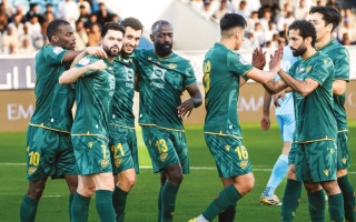 الصورة: حارس خورفكان سعيد بأول &laquo;كلين شيت&raquo;.. والظنحاني يعتذر