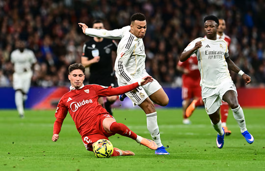 مبابي يعادل الرقم القياسي لرونالدو