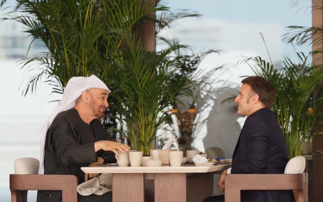 الصورة: شاكراً رئيس الدولة.. ماكرون: لنواصل معاً تعزيز شراكتنا الاستراتيجية لما فيه خير بلدينا