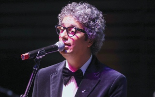 الصورة: محمد محسن يغني لـ &laquo;الجمهور الذواق&raquo; في أبوظبي