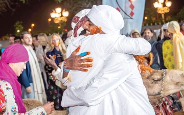 الصورة: وسط الأهازيج والزعفران.. رحلة الهجن تحطّ رحالها في دبي