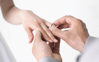 الصورة: 3699 زوجاً من المواطنين خضعوا للاختبار الجيني &laquo;قبل الزواج&raquo; خلال 2025