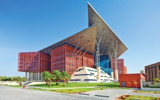 الصورة: مدرسة خاصة تقاضي ولي أمر طالبة بسبب 4669 درهماً رسوماً متأخرة