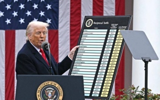 الصورة: البيت الأبيض: 235 مليار دولار حصيلة &laquo;الرسوم الجمركية&raquo; منذ يناير