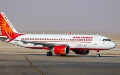 الصورة: "خلل فني" يعيد طائرة هندية بعد إقلاعها