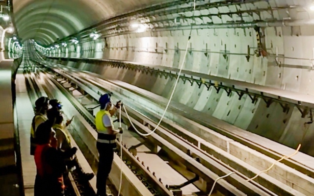 الصورة: "الطرق والمواصلات" توظف تقنية الدرون لفحص أنفاق مترو دبي