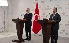 الصورة: وفد تركي رفيع المستوى ضم وزيري الخارجية والدفاع يزور دمشق