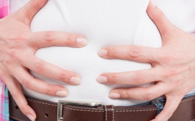 الصورة: كيف تتجنب الشعور بالامتلاء بسبب الأكل الدسم؟.. عليك بـ4 نصائح ذهبية