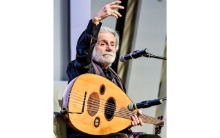 الصورة: مارسيل خليفة على عوده في دبي: سنظل نغني