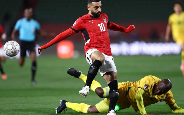 الصورة: محمد صلاح يصهر دفاع زيمبابوي الحديدي بهدف قاتل في كأس إفريقيا