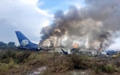 الصورة: مقتل 5 بتحطم طائرة عسكرية مكسيكية في الولايات المتحدة