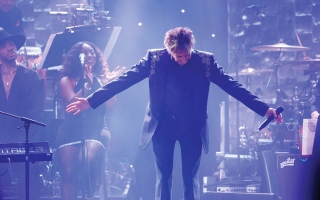 الصورة: باري مانيلو يعلن إصابته بسرطان الرئة