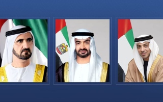 الصورة: رئيس الدولة ونائباه يعزون رئيس المجلس الرئاسي الليبي بوفاة رئيس الأركان والوفد المرافق له