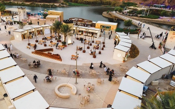 الصورة: بين جنبات &laquo;شتانا في حتّا&raquo;.. مشروعات &laquo;بكل فخر من دبي&raquo; وتجّار في عُمر الورد