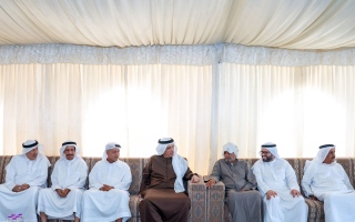 الصورة: سعود بن صقر يعزي في وفاة عبيد الطابور النعيمي