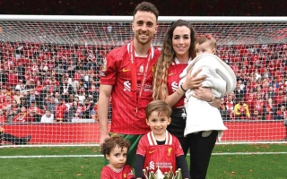 الصورة: نجلا جوتا ضمن تمائم ليفربول أمام ولفرهامبتون في &laquo;أنفيلد&raquo;