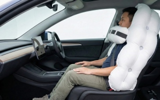 الصورة: تحمي الرأس بالكامل في الحوادث.. أول سيارة مزودة بوسادة هوائية على شكل خوذة