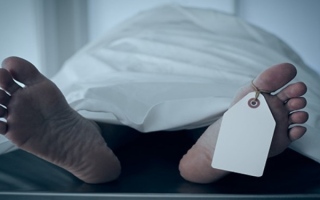 الصورة: الشرطة تفشل في معرفة هوية رجل ميت رغم وجود هويته الشخصية في جيبه