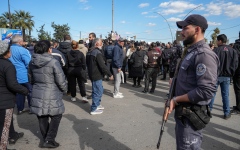 الصورة: الداخلية السورية: إصابة عناصر أمنية خلال احتجاجات باللاذقية