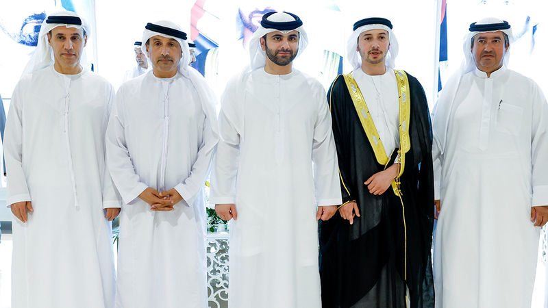 منصور بن محمد خلال حضوره أفراح الفلاسي والسويدي. من المصدر